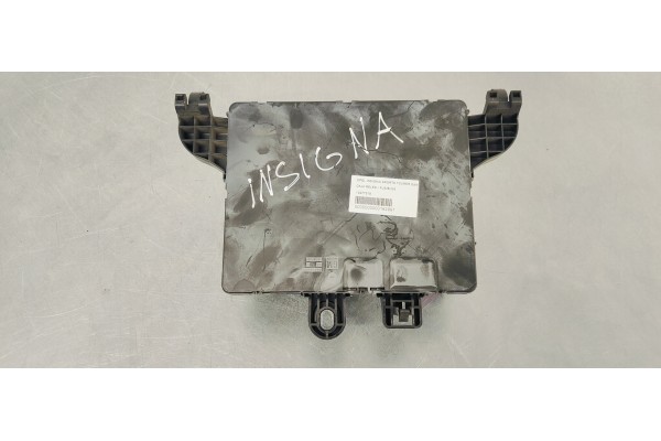 Recambio de caja reles / fusibles para opel insignia sports tourer edition referencia OEM IAM 13277318  