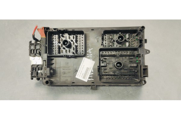 Recambio de caja reles / fusibles para opel insignia sports tourer edition referencia OEM IAM 13275882  