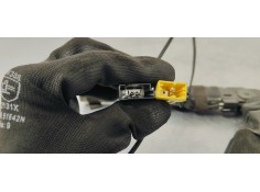 Recambio de enganche cinturon delantero izquierdo para opel meriva b referencia OEM IAM 13250516  