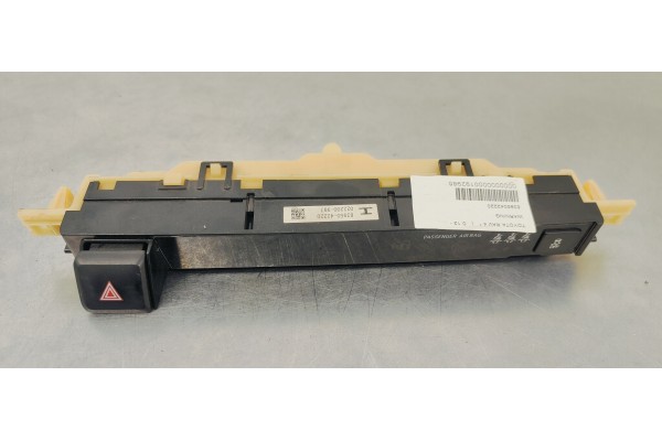 Recambio de warning para toyota rav 4 referencia OEM IAM 8395042220  
