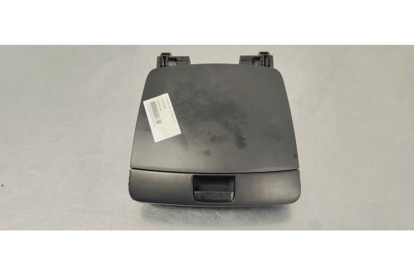 Recambio de guantera para hyundai i30 1.6 crdi 115 referencia OEM IAM 847702L000  