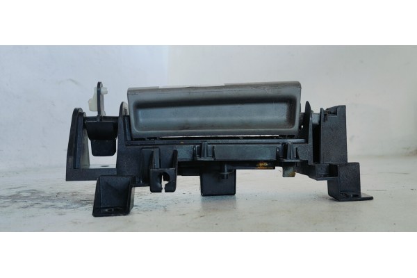 Recambio de maneta interior trasera izquierda para chrysler grand voyager limited referencia OEM IAM 25002975  