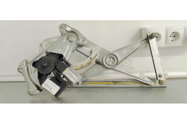 Recambio de elevalunas delantero derecho para renault megane iii berlina 5 p business referencia OEM IAM 807300004R  