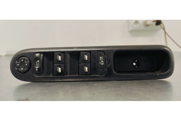 Recambio de mando elevalunas delantero izquierdo para peugeot 5008 1.6 hdi 115 fap referencia OEM IAM 96650620ZD  