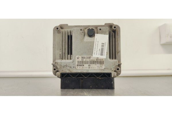 Recambio de centralita motor uce para opel antara cosmo plus 4x4 referencia OEM IAM 0281012695  