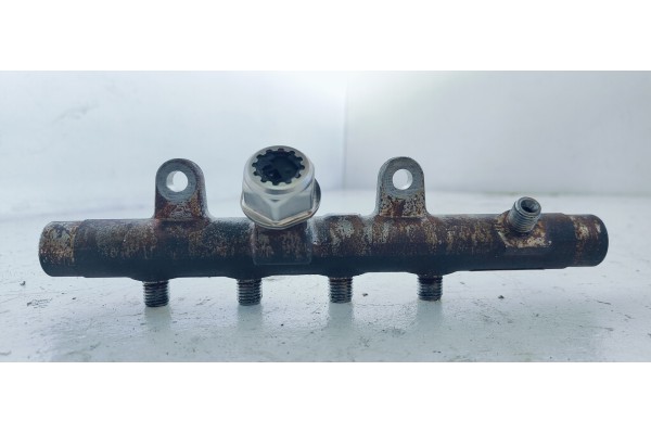 Recambio de rampa inyectora para renault kangoo expression referencia OEM IAM H8201225030  