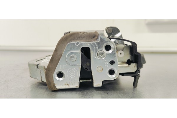 Recambio de cerradura puerta trasera derecha para lexus nx 2.5i eh 153 [300h] 4x4 referencia OEM IAM A046693  