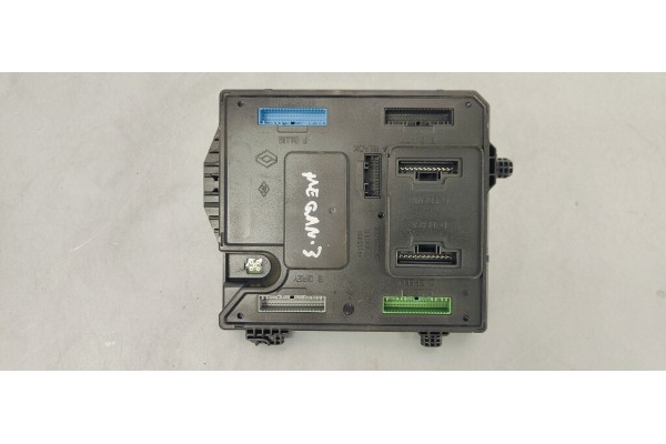 Recambio de caja reles / fusibles para renault megane iii coupe 1.5 dci 110 fap referencia OEM IAM 284B12041R  