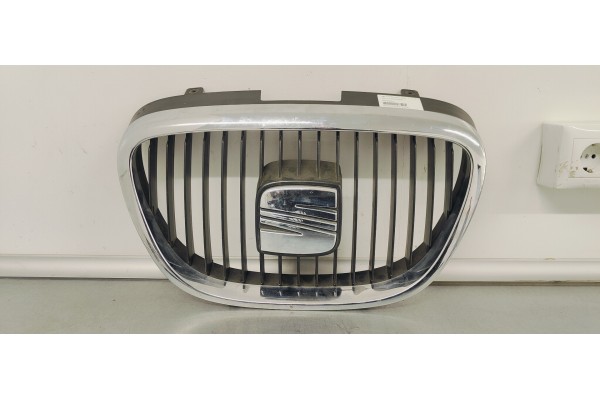 Recambio de rejilla delantera para seat altea (5p1) arena referencia OEM IAM 5P0853654  