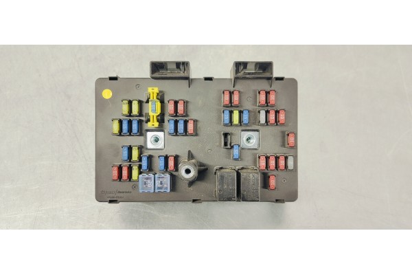 Recambio de caja reles / fusibles para opel antara cosmo plus 4x4 referencia OEM IAM C105IP  