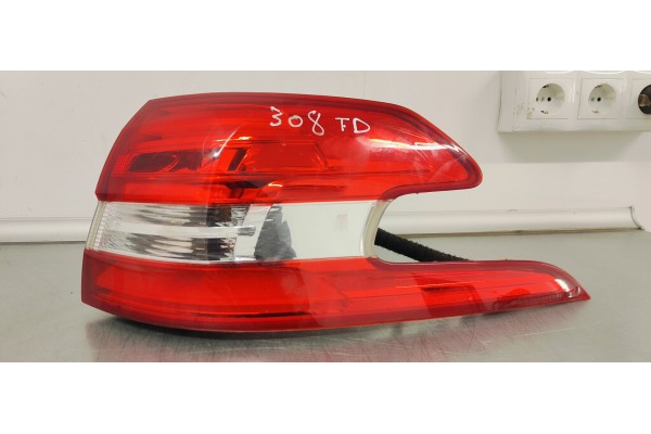 Recambio de piloto trasero derecho para peugeot 308 sw 1.6 hdi 120 fap referencia OEM IAM 9678093880  