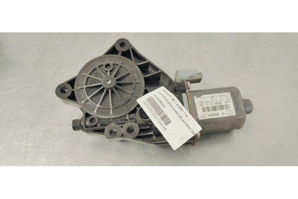 Recambio de motor elevalunas delantero derecho para hyundai i30 1.6 crdi 115 referencia OEM IAM 824602R000  