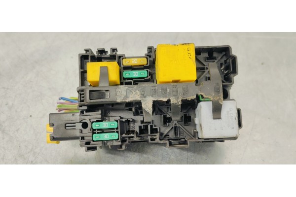 Recambio de caja reles / fusibles para peugeot 308 sw 1.6 hdi 120 fap referencia OEM IAM 9806192580  