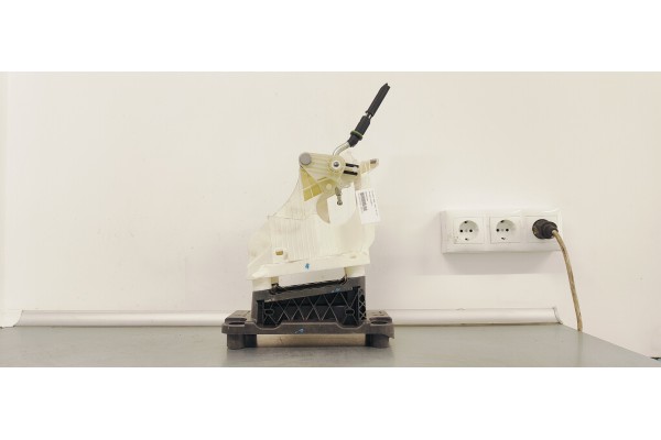 Recambio de palanca cambio para peugeot 3008 1.5hdi 130 fap referencia OEM IAM 9828041980  