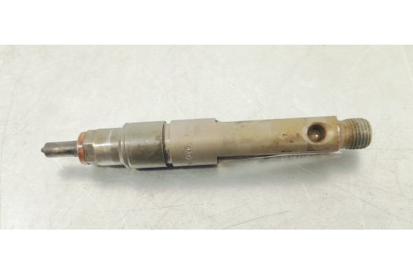 Recambio de inyector para renault megane i classic (la0) 1.9 dti rn (laon) referencia OEM IAM 7700112883  
