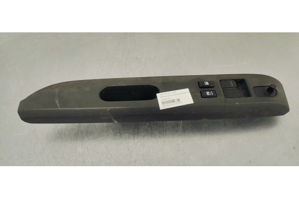 Recambio de mando elevalunas delantero izquierdo para opel agila b 1.2i 85 referencia OEM IAM 8372251K70  