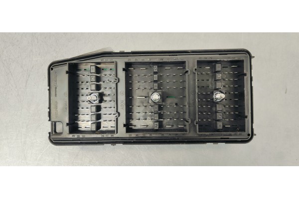 Recambio de caja reles / fusibles para chevrolet captiva 2.0 d referencia OEM IAM   