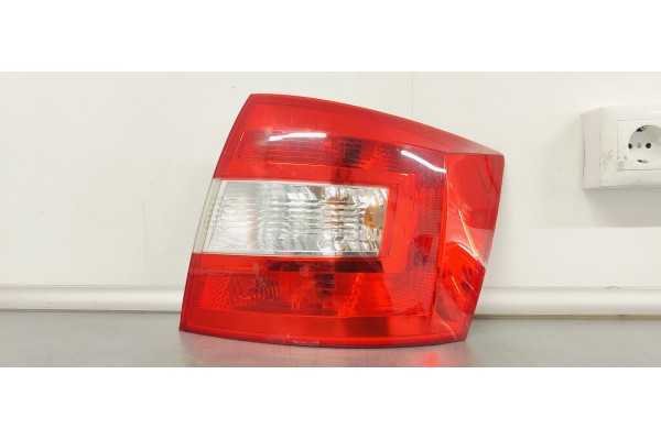 Recambio de piloto trasero derecho para skoda rapid 1.6 tdi 105 fap referencia OEM IAM 5JJ945096  