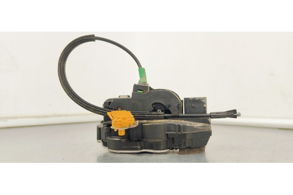 Recambio de cerradura puerta trasera izquierda para opel insignia berlina 1.6 cdti 136 fap referencia OEM IAM 3023881  