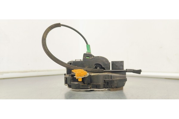 Recambio de cerradura puerta trasera izquierda para opel insignia berlina 1.6 cdti 136 fap referencia OEM IAM 3023881  