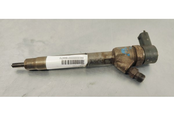 Recambio de inyector para hyundai i30 1.6 crdi 115 referencia OEM IAM 0445110320  