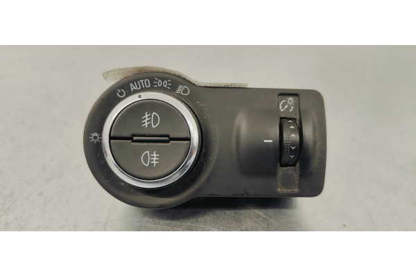 Recambio de mando luces para opel insignia berlina 1.6 cdti 136 fap referencia OEM IAM 22901659  