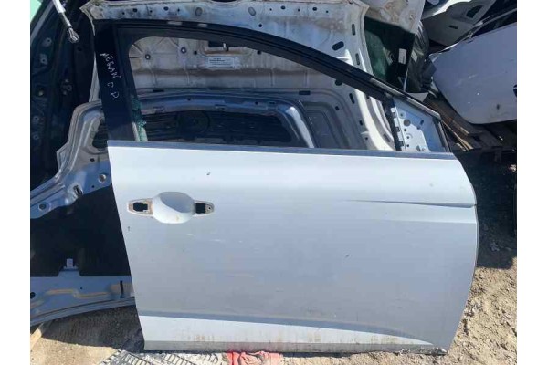 Recambio de puerta delantera derecha para renault megane iv berlina 5p 1.2i turbo 130 referencia OEM IAM   