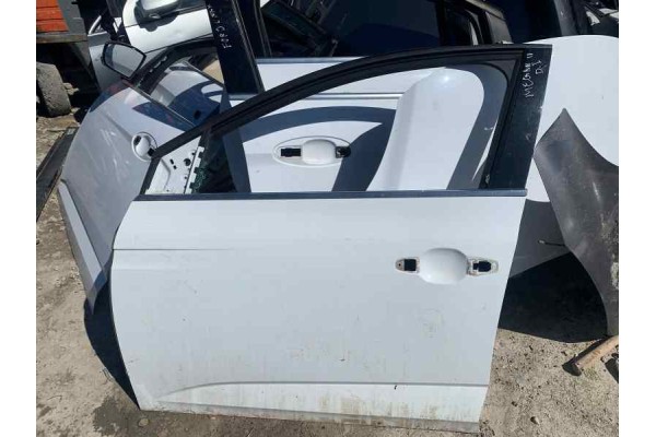 Recambio de puerta delantera izquierda para renault megane iv berlina 5p 1.2i turbo 130 referencia OEM IAM   