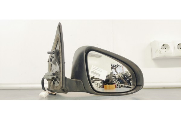 Recambio de retrovisor derecho para toyota auris 1.6 i 132 referencia OEM IAM E11026983  