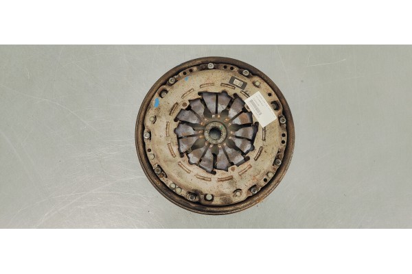 Recambio de kit embrague para nissan juke (f15) 1.5 dci 110 fap referencia OEM IAM 302050418R  