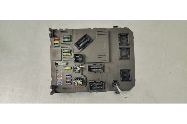 Recambio de caja reles / fusibles para peugeot 407 st sport referencia OEM IAM 9655708380  