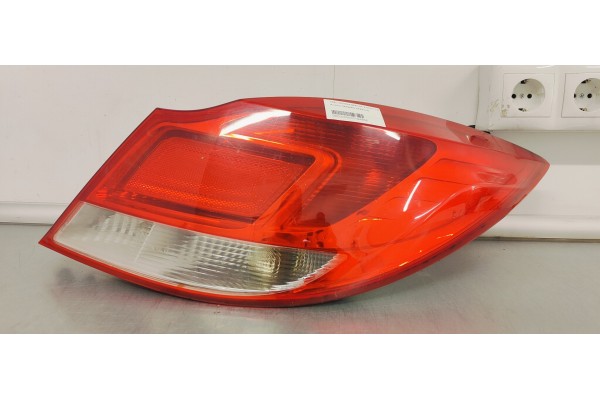 Recambio de piloto trasero derecho para opel insignia berlina 2.0cdti 130 fap referencia OEM IAM   