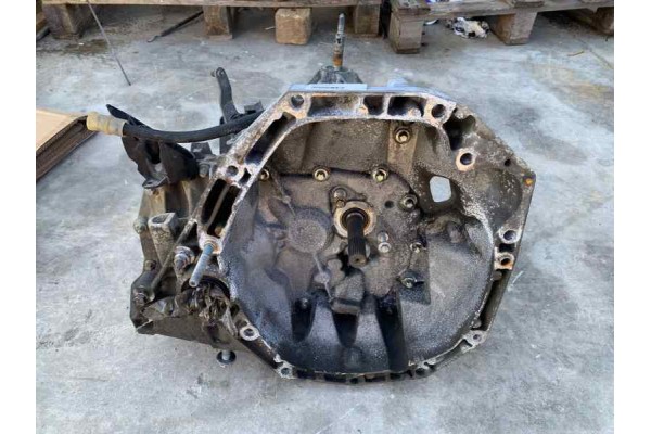 Recambio de caja cambios para renault clio iii referencia OEM IAM 8200166683  