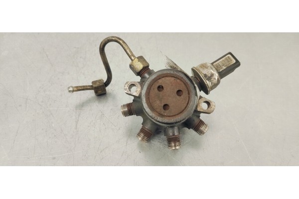 Recambio de rampa inyectora para renault megane ii berlina 5p confort dynamique referencia OEM IAM 8200057345  