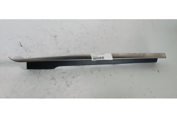 Recambio de molduras delanteras para peugeot 3008 allure pack referencia OEM IAM 9829578677  