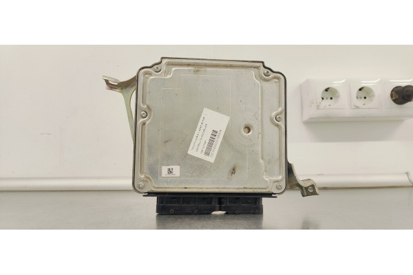 Recambio de centralita motor uce para toyota auris 1.4d4d 90 fap referencia OEM IAM 0281017097  