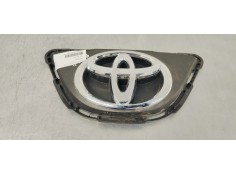 Recambio de emblema para toyota aygo x 1.0i 72 referencia OEM IAM 753120H030  