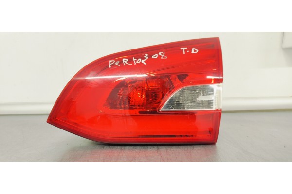 Recambio de piloto trasero derecho interior para peugeot 308 sw 1.6 hdi 120 fap referencia OEM IAM   