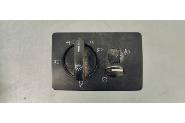 Recambio de mando luces para ford focus berlina (cap) 1.6tdci 90 referencia OEM IAM 4M5T13A024AA  