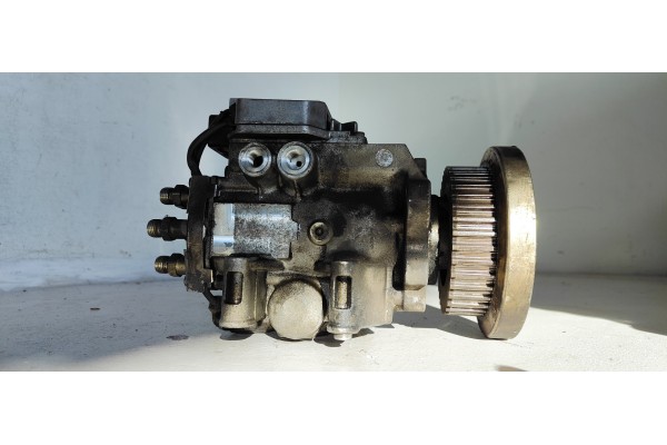 Recambio de bomba inyeccion para audi a6 avant (4b5) 2.5 tdi referencia OEM IAM 059130106K  