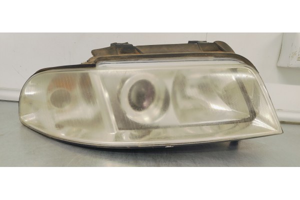 Recambio de faro derecho para audi a4 berlina (b5) 1.8 referencia OEM IAM 8D0941004AK  