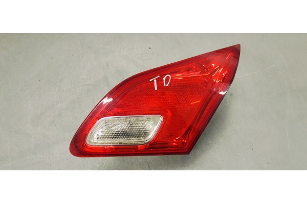 Recambio de piloto trasero derecho interior para opel astra j lim. 1.6 cdti referencia OEM IAM   