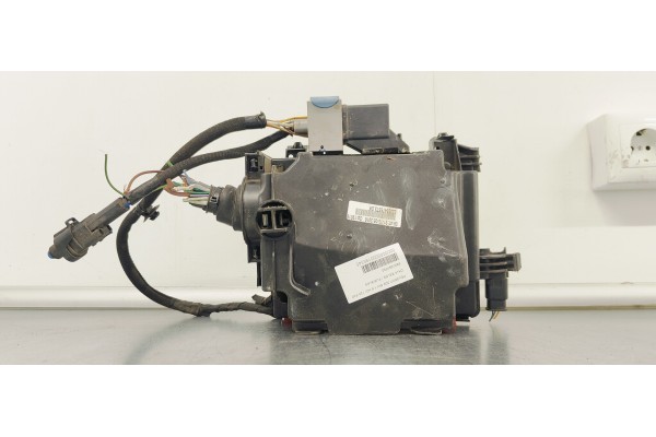 Recambio de caja reles / fusibles para peugeot 308 sw 1.6 hdi 120 fap referencia OEM IAM 9803299780  