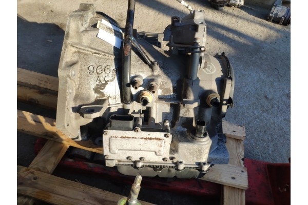 Recambio de caja cambios para chrysler sebring berlina (jr41) 2.7 cat referencia OEM IAM P04799922AC TRKTK2482A1420 