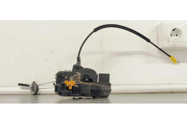 Recambio de cerradura puerta trasera izquierda para opel astra j lim. 1.6 cdti referencia OEM IAM 3023881  