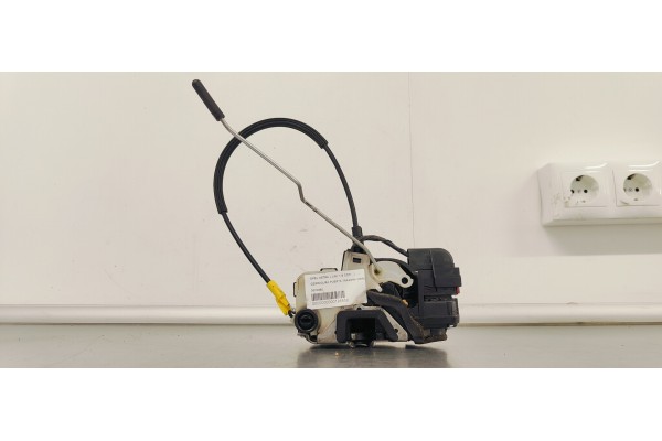 Recambio de cerradura puerta trasera derecha para opel astra j lim. 1.6 cdti referencia OEM IAM 3023880  