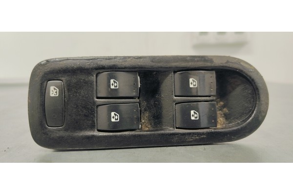 Recambio de mando elevalunas delantero izquierdo para renault scenic ii emotion referencia OEM IAM 156018070C  