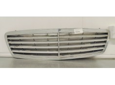 Recambio de rejilla delantera para mercedes-benz clase c (w203) berlina 220 cdi (203.006) referencia OEM IAM A2038800183  