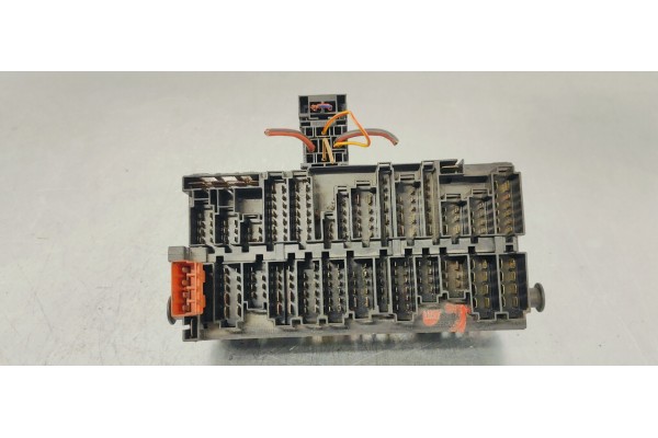 Recambio de caja reles / fusibles para volkswagen golf iii variant ( 1h5) referencia OEM IAM 357937039  