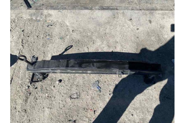 Recambio de refuerzo paragolpes delantero para skoda rapid 1.6 tdi 105 fap referencia OEM IAM 5JA807109  